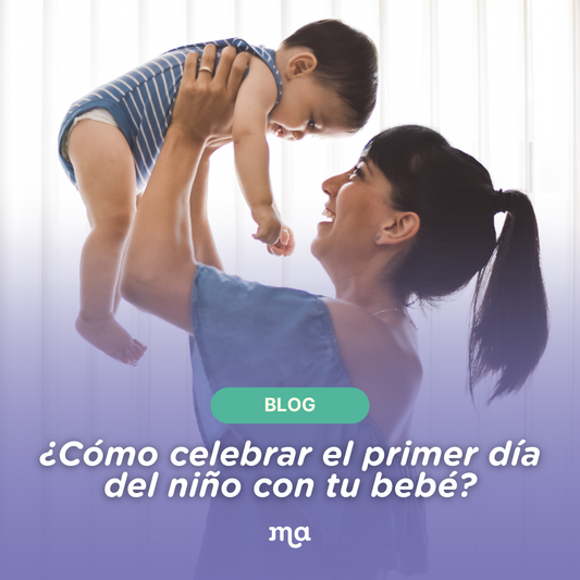 Cómo celebrar el primer Día del Niño con tu bebé, mamá levantando a su hijo en brazos con felicidad