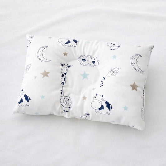 Almohadita Anticabeza Plana Hipoalergénica Maternelle - Modelo Azul Nubes - Seguridad y Confort