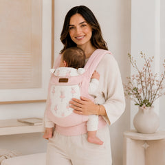 Mochila Portabebé Ergonómica 4 en 1 Maternelle - Modelo Rosado Conejitas Bailarinas - Adaptable y Confortable