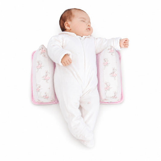 Posicionador maternelle con respiraderos Rosado Conejitas Bailarinas, hipoalergénico y ergonómico, soporte a la espaldita del bebé