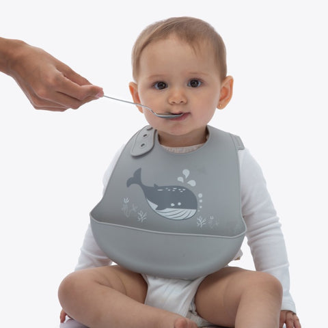 Babero con Bolsillo de Silicona Ballenitas - Maternelle